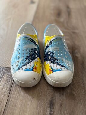Native Kids Slip-On Sneakers in Light Blue, Yellow and White